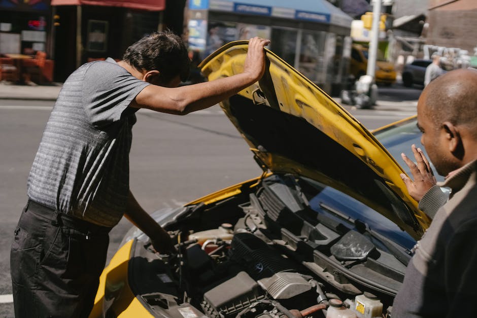 Understanding the Safety Protocols in Auto Towing and Roadside Assistance